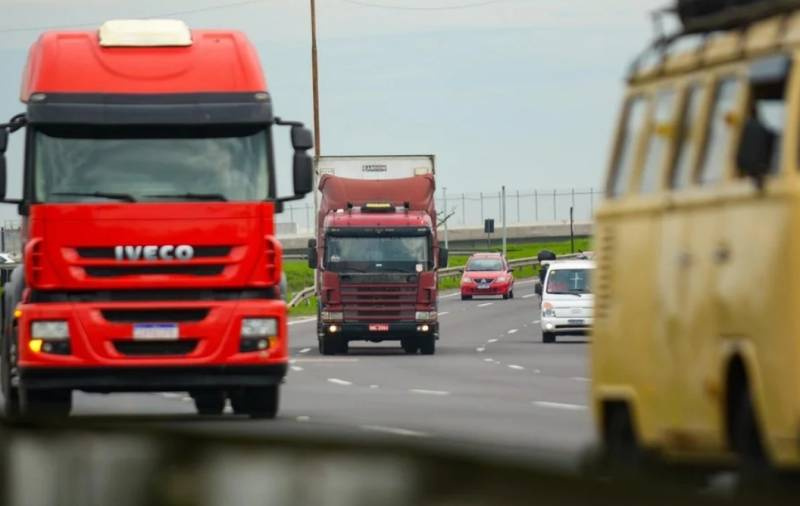 Caminhoneiros dão 7 dias para governo apresentar soluções para frete e diesel