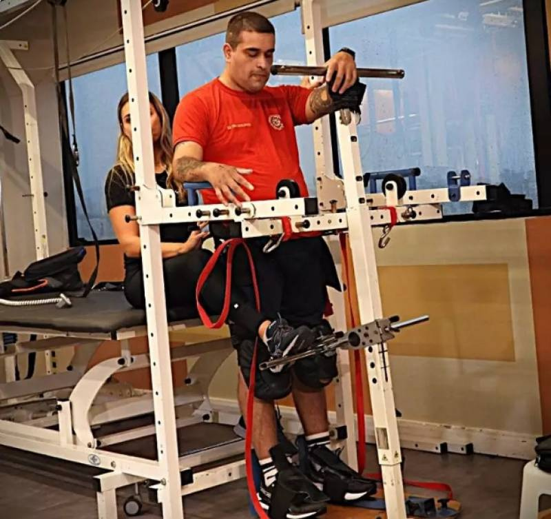 Bombeiro do RS recebe tratamento inédito com substância experimental após lesão medula