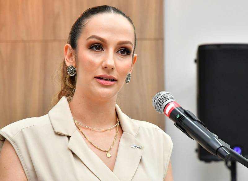 Amanda Sarturi Pacheco toma posse na presidência do Sindilojas Missões 