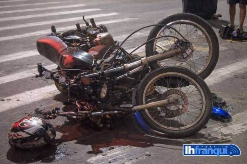 Colisão entre motocicletas deixa feridos no centro de Cerro Largo