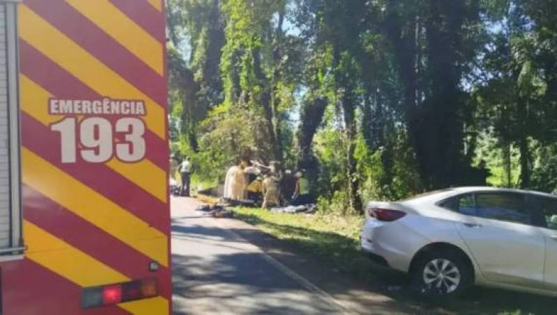 Acidente com carro que transportava pacientes mata quatro pessoas na divisa entre SC e PR