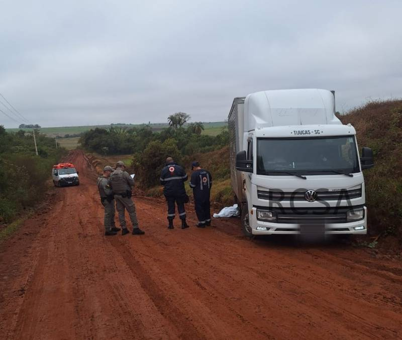 Homem é encontrado morto sob caminhão no interior entre Cruz Alta e Boa Vista do Cadeado; polícia apura possível latrocínio