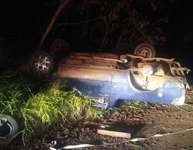 Capotamento deixa dois feridos no interior de Porto Xavier