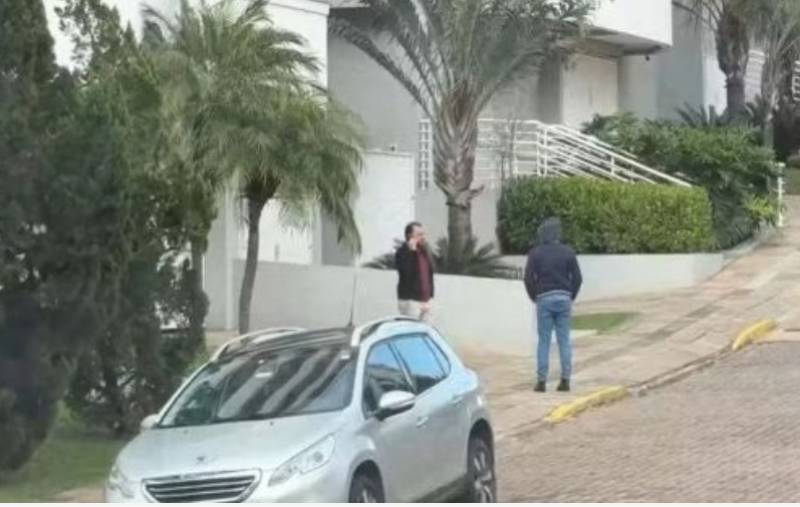 Assessores da Câmara de Vereadores de Lajeado são flagrados trabalhando como corretores de imóveis durante expediente