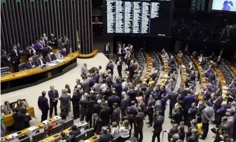 Partidos políticos poderão usar dinheiro público para quitar suas dívidas de R$ 163 milhões