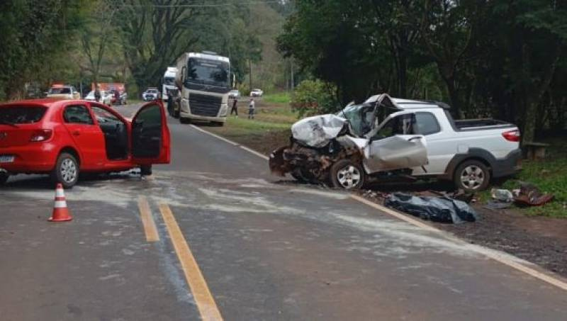 Dois motoristas morrem e adolescente fica ferido em acidente na SC-160