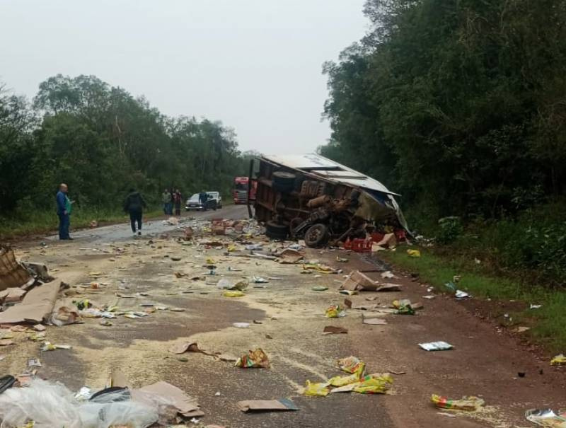 Acidente entre dois caminhões na ERS-344 deixa dois mortos na divisa entre Santo Ângelo e Giruá