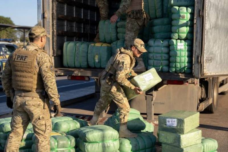 PRF apreende grande carga de mercadorias contrabandeadas na BR-290, em Osório