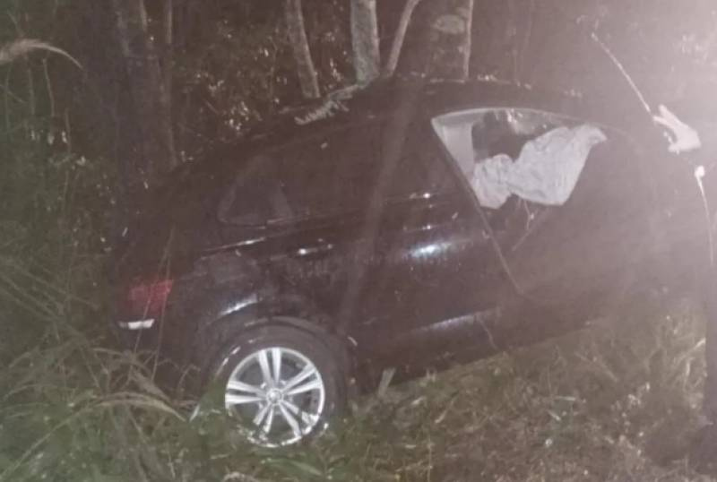 Motorista morre após sair da pista e colidir contra árvores na ERS-569, em Palmeira das Missões