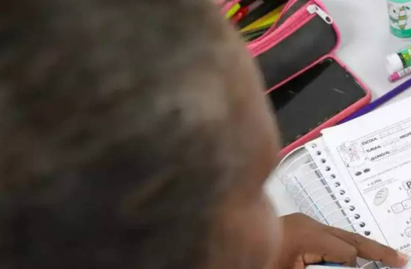 Mais de 8 milhões de brasileiros não sabem ler nem escrever