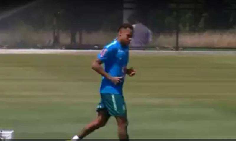 Neymar faz o primeiro treino completo com os demais jogadores da Seleção Brasileira