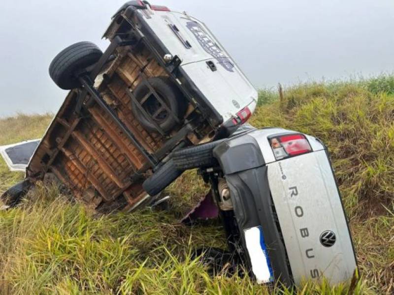 Duas pessoas morrem em grave colisão entre carro e van na RS-324
