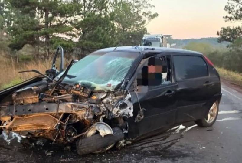 Grave acidente envolvendo três veículos deixa feridos na RS-324, em Passo Fundo