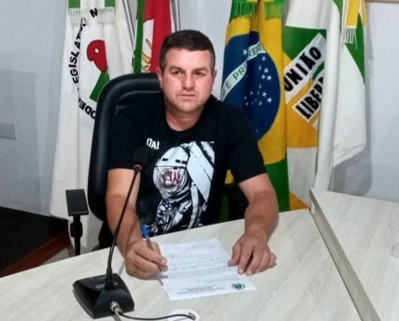 Vereador tem direitos políticos suspensos e suplente assume a vaga