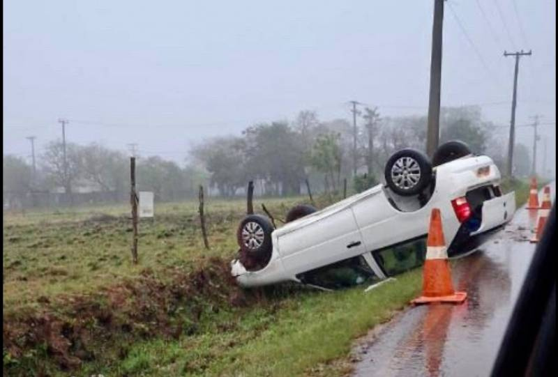 Carro sai da pista em São Nicolau, capota várias vezes mas ninguém fica ferido