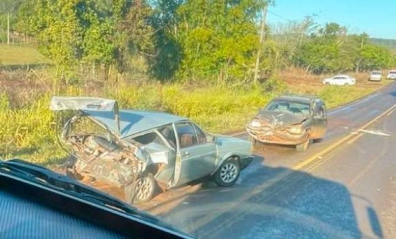 Colisão entre três veículos deixa uma mulher ferida na ERS-561, em Dezesseis de Novembro