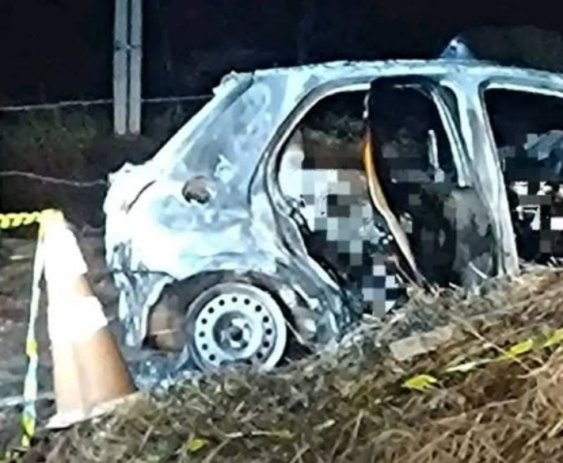 Três pessoas são encontradas mortas em veículo incendiado em triunfo