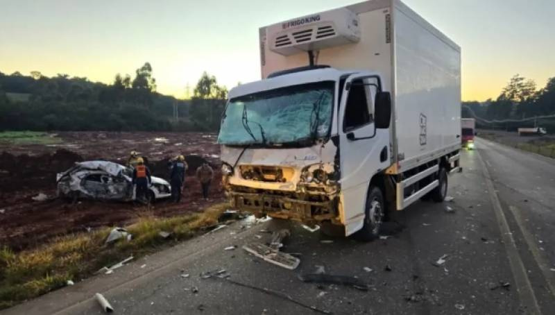 Homem morre em grave acidente entre carro e caminhão na ERS-324 no norte do RS