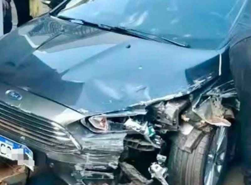 Motorista passa mal, perde controle do carro e provoca grave acidente no centro de São Luiz Gonzaga