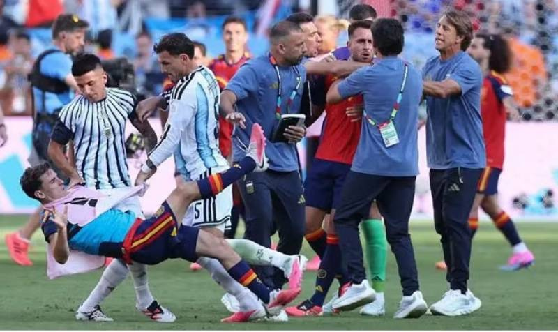 Fifa abre investigação sobre confusão envolvendo Argentina após final da Copa do Mundo