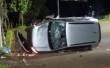 Veículo capota no centro de Santa Rosa, na madrugada desta quinta-feira