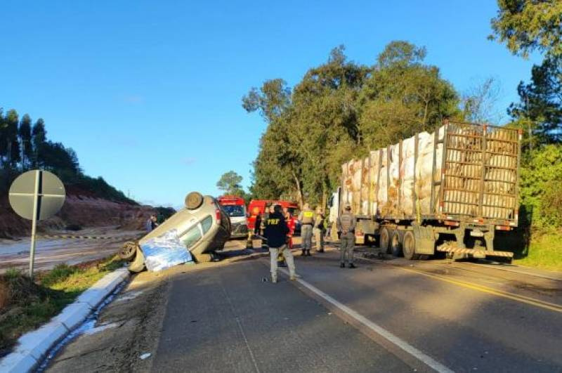 Acidente na BR-290 deixa um morto; bloqueio da pista causa congestionamento