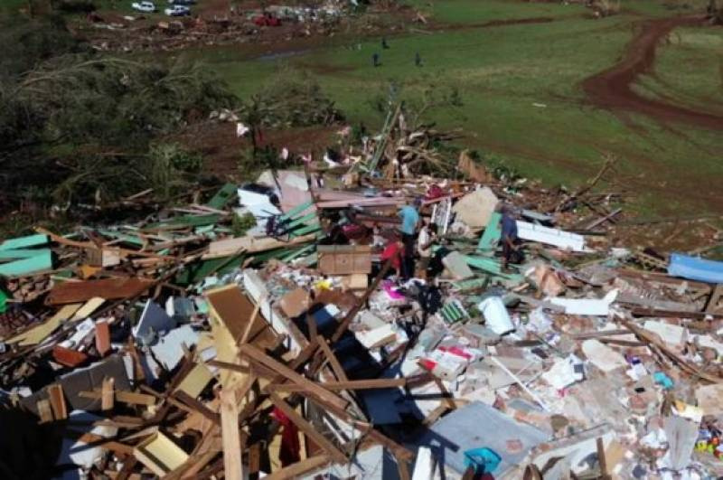 Família que teve a casa destruída por tornado em Giruá recebe ameaças e tentativas de extorsão
