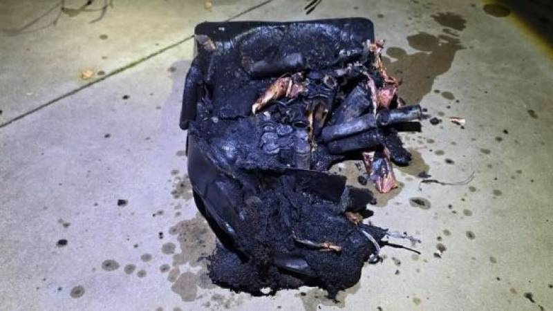 Bateria de moto elétrica pega fogo e explode dentro de residência em Passo Fundo