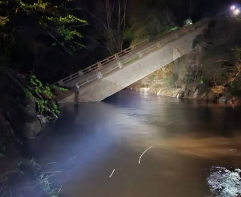 Ponte desaba e interrompe acesso à BR-153 em Marcelino Ramos