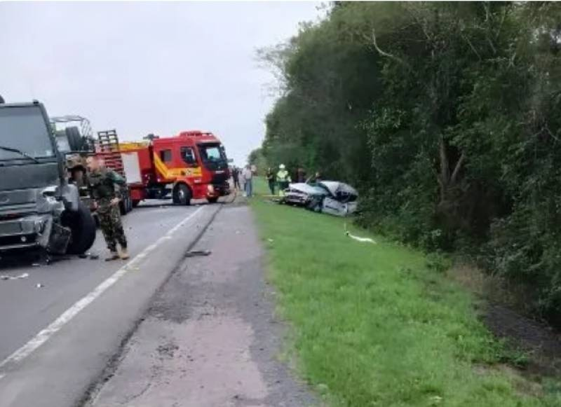 Homem morre em acidente entre caminhão do Exército e carro na RSC-287, em Taquari