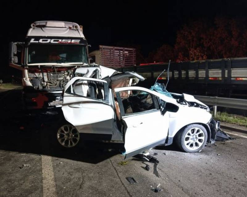 Acidente com quatro veículos deixa cinco feridos na BR-470