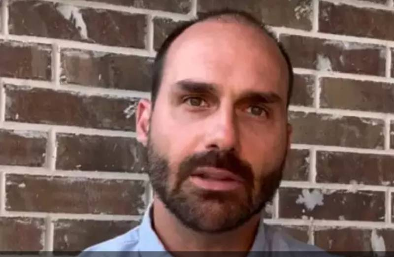 Eduardo Bolsonaro volta a criticar Michelle mesmo após a trégua entre a madrasta e o seu irmão Flávio