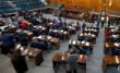 Assembleia Legislativa derruba veto de Leite e aprova fim da taxa de licenciamento de veículos no RS