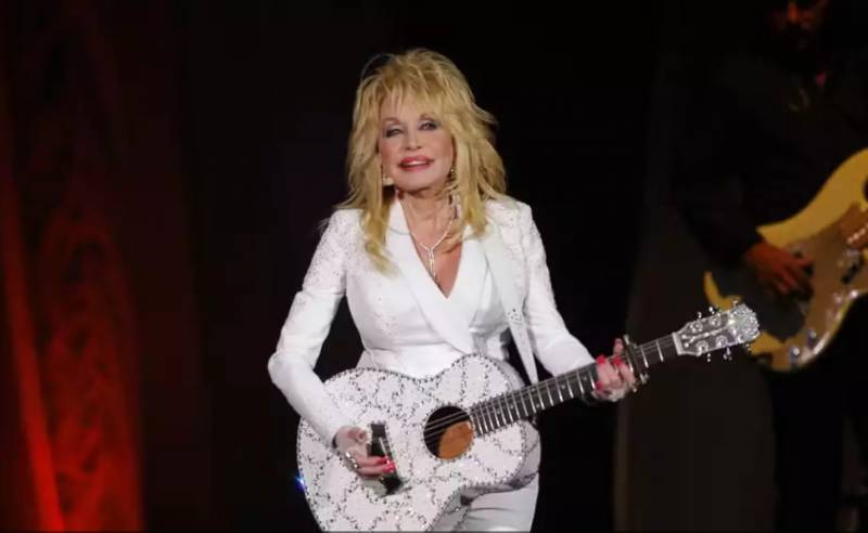 Morre Dolly Parton, ícone da música country, aos 80 anos