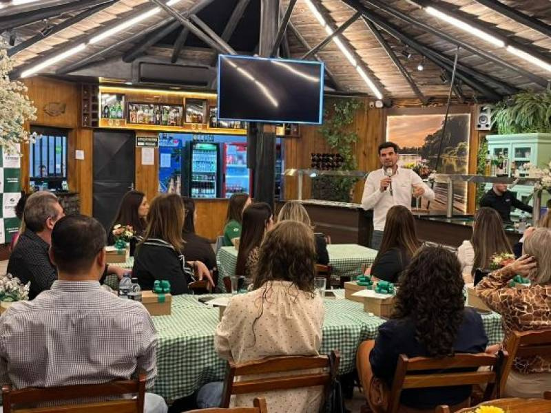 Fenasoja e Expogiruá/Feira do Butiá compartilham experiências nos preparativos das feiras de Giruá