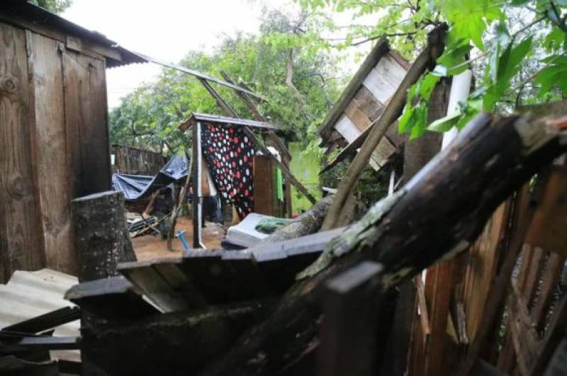 Temporal provoca danos em 13 municípios gaúchos e deixa uma criança morta