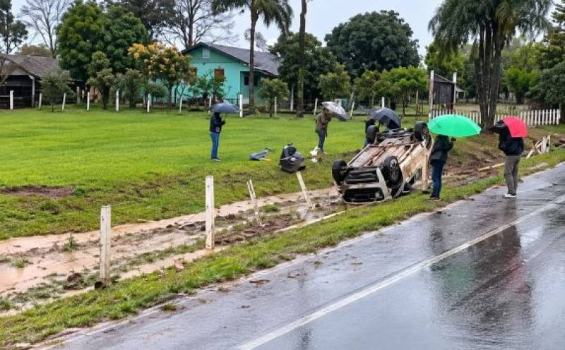 Capotamento na RSC-472 deixa homem ferido em Três Passos