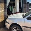Automóvel destrói vitrine de loja em Cerro Largo