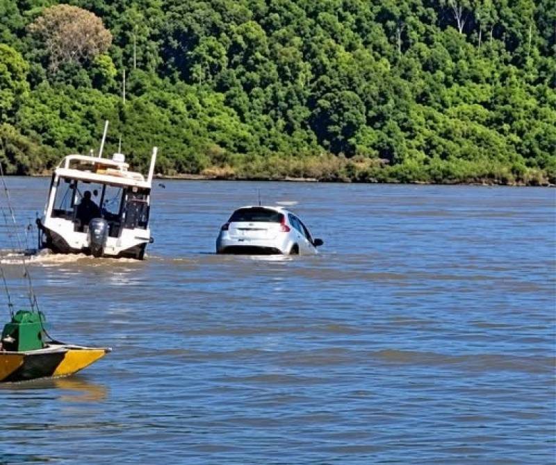 Empresa responsável pela Balsa divulga esclarecimentos sobre veículo que caiu no Rio Uruguai em Porto Mauá