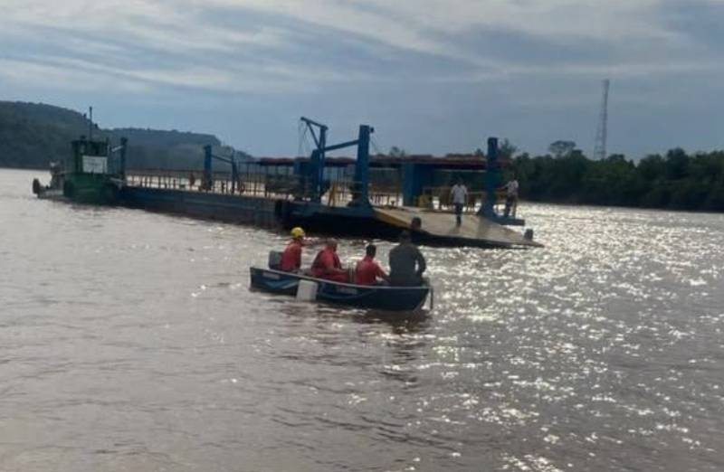 Veículo que submergiu momentos após cair da balsa em Porto Mauá é encontrado na tarde desta sexta-feira
