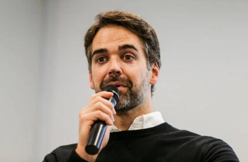 Leite confirma 14º salário a professores de escolas que atingiram meta do Ideb