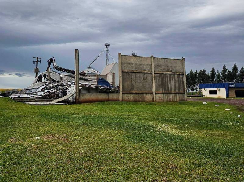 Forte vendaval provoca estragos em propriedades rurais e residências em São Pedro do Butiá