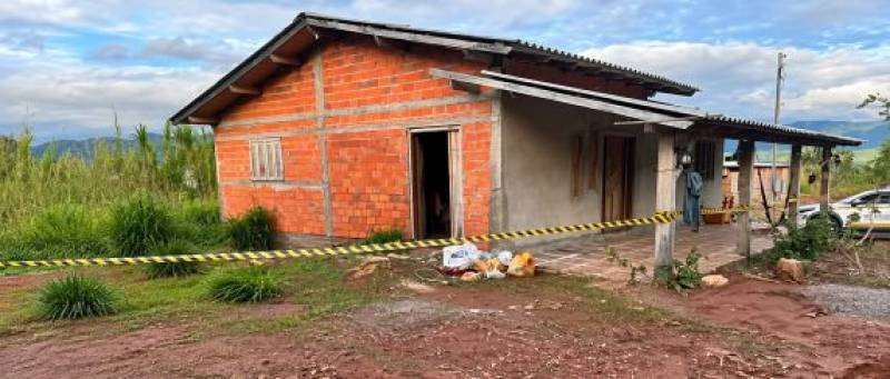Mãe e filha são encontradas mortas dentro de casa em Candelária