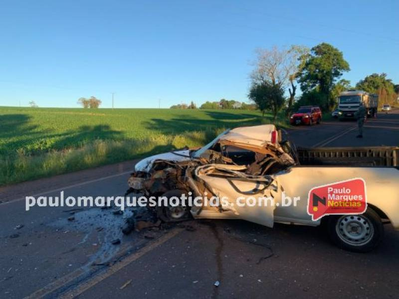 Colisão entre caminhonete e caminhão deixa motorista ferido na RS-342 em Independência