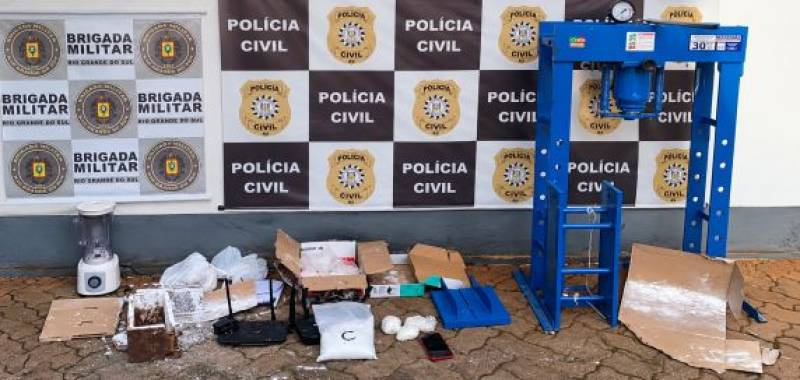Polícia Civil e Brigada Militar prendem casal e desarticulam laboratório de drogas em Senador Salgado Filho