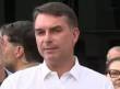 Flávio Bolsonaro faz primeira visita ao ex-presidente Jair Bolsonaro após o fim das restrições impostas por Alexandre de Moraes