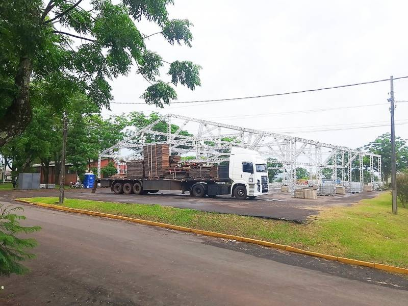 Palco da Feaagri Missões em obras para a feira