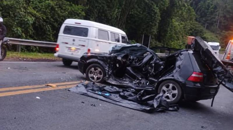Mulher morre e duas pessoas ficam gravemente feridas em acidente na BR-470, em Bento Gonçalves