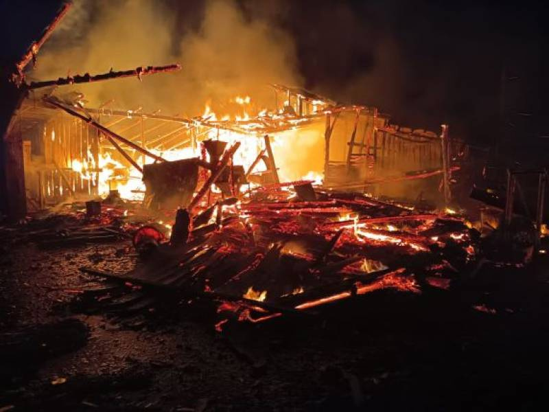 Incêndio destrói galpão de 150 metros quadrados no interior de Campina das Missões